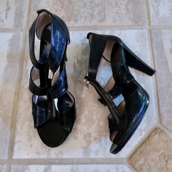 MICHAEL KORS Patent Leather Zip Heels Black EUC - Picture 6 of 9